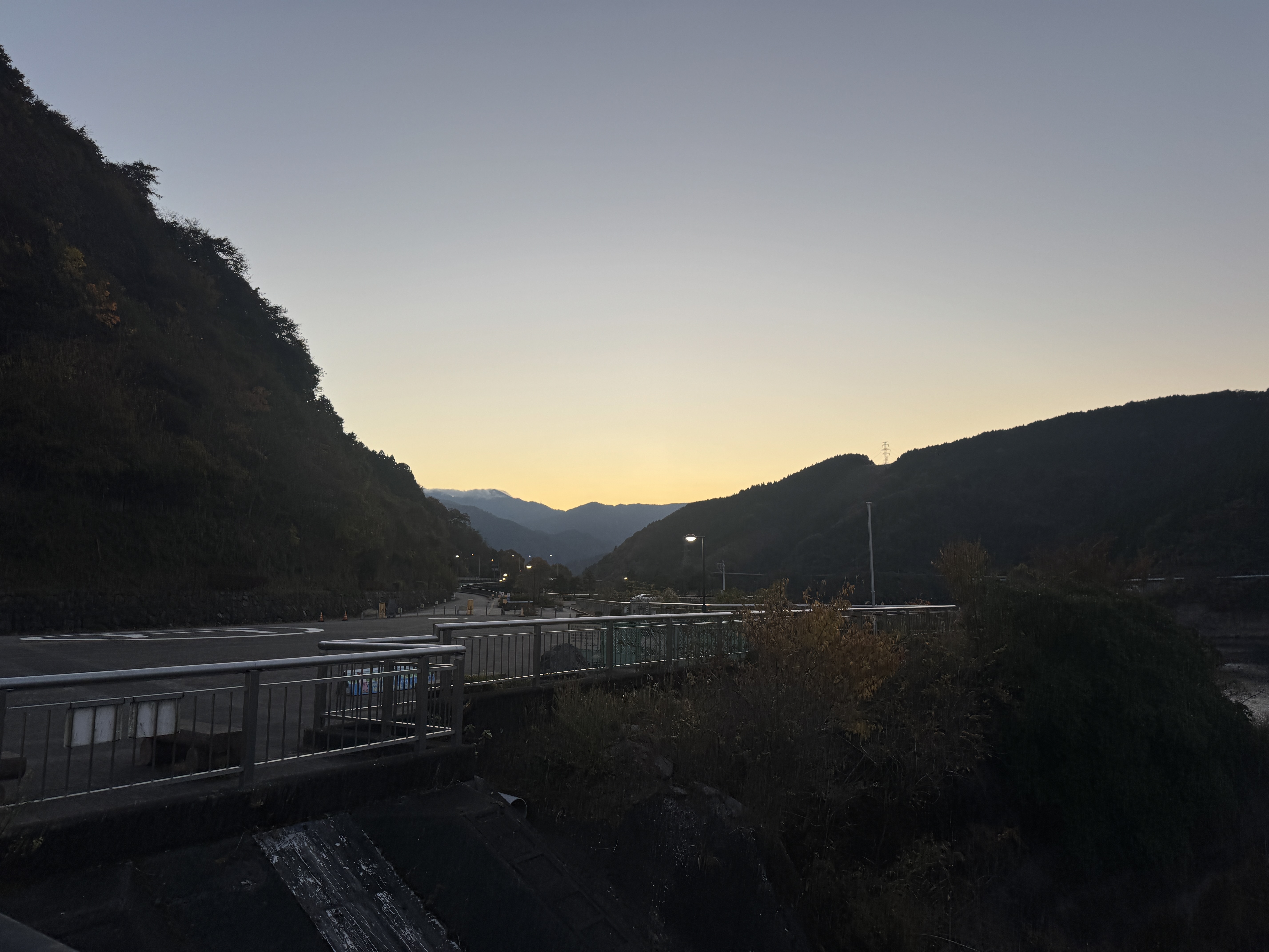 ダム上